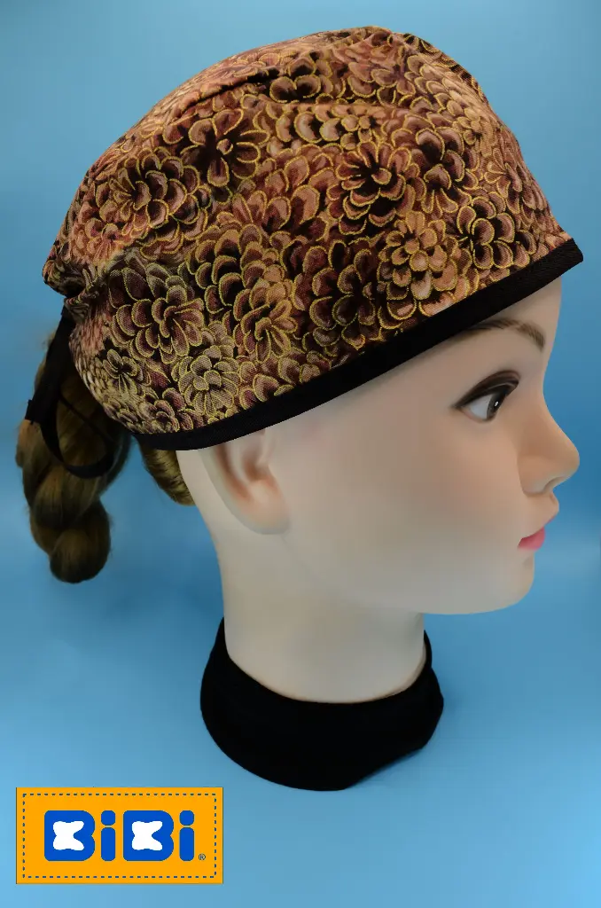 Flores cafés (Gorro Corto (Medidas: 9.5 cm de altura, 58 cm de circunferencia, con cintas para amarrar))