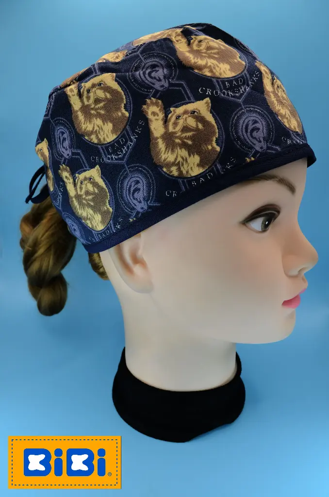 Bad Crookshanks, fondo azul marino (Gorro Corto (Medidas: 9.5 cm de altura, 58 cm de circunferencia, con cintas para amarrar))