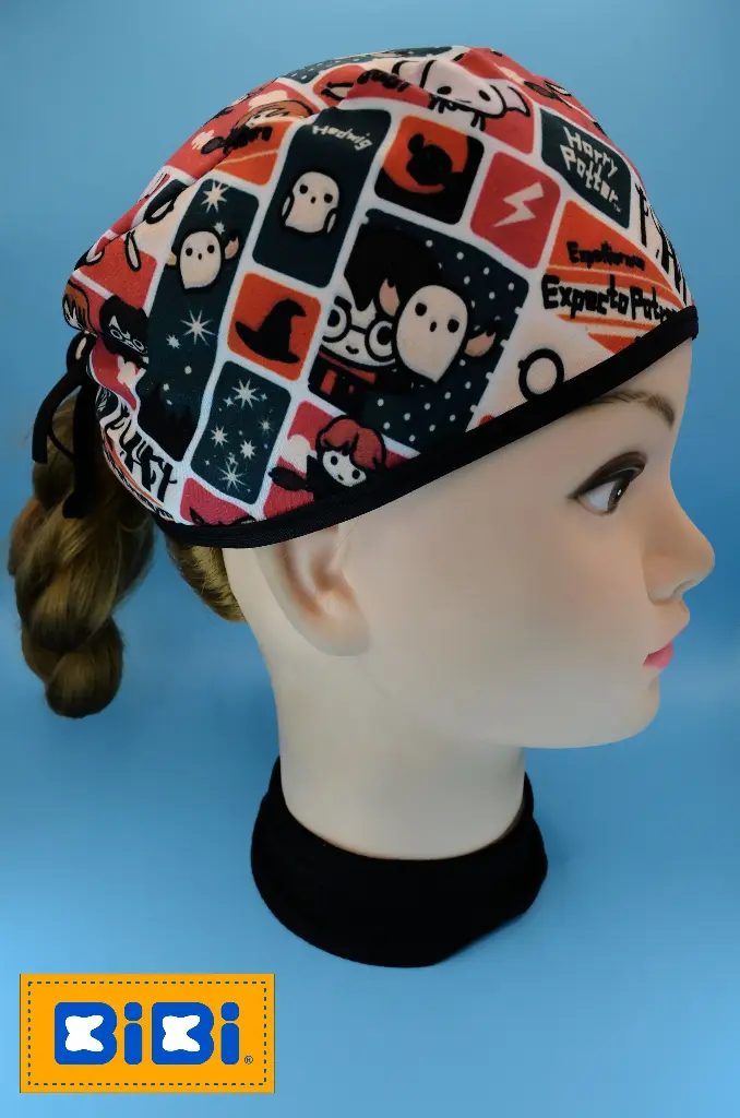 Harry Potter cuadrícula hedwig, fondo naranja y verde (Gorro Corto (Medidas: 9.5 cm de altura, 58 cm de circunferencia, con cintas para amarrar))