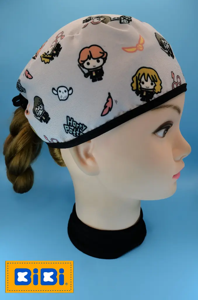 Harry Potter figuras kawaii, fondo gris (Gorro Corto (Medidas: 9.5 cm de altura, 58 cm de circunferencia, con cintas para amarrar))