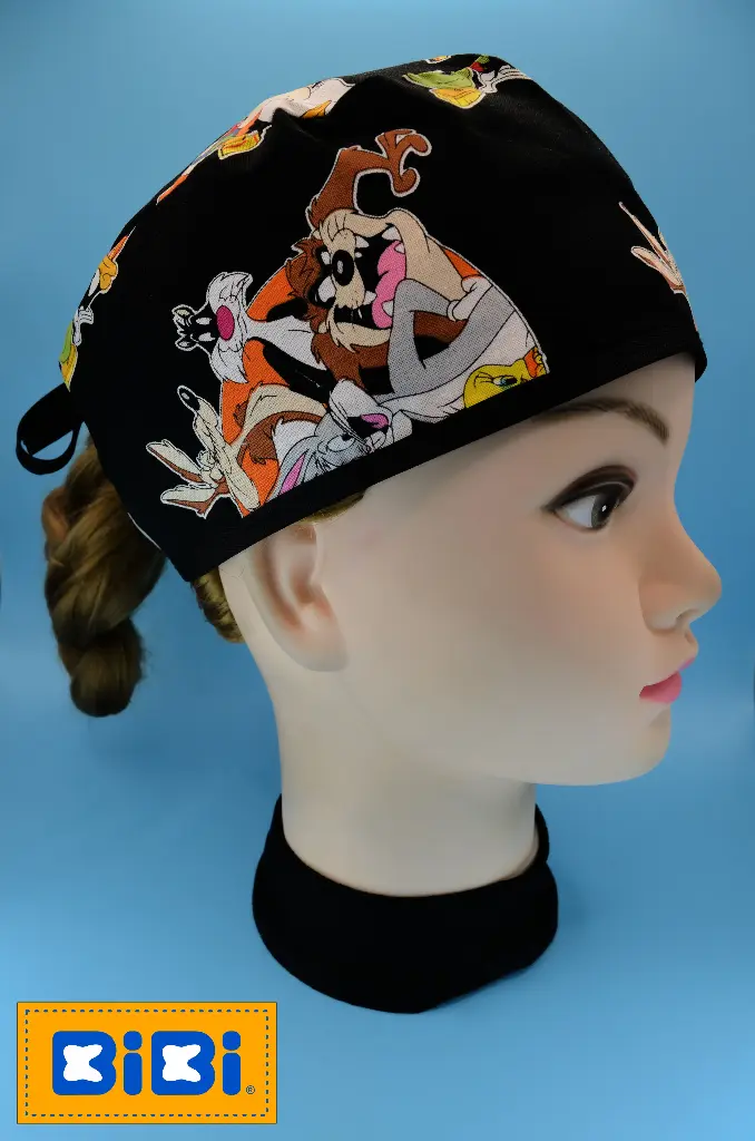 Looney Tunes,fondo negro (Gorro Corto (Medidas: 9.5 cm de altura, 58 cm de circunferencia, con cintas para amarrar))