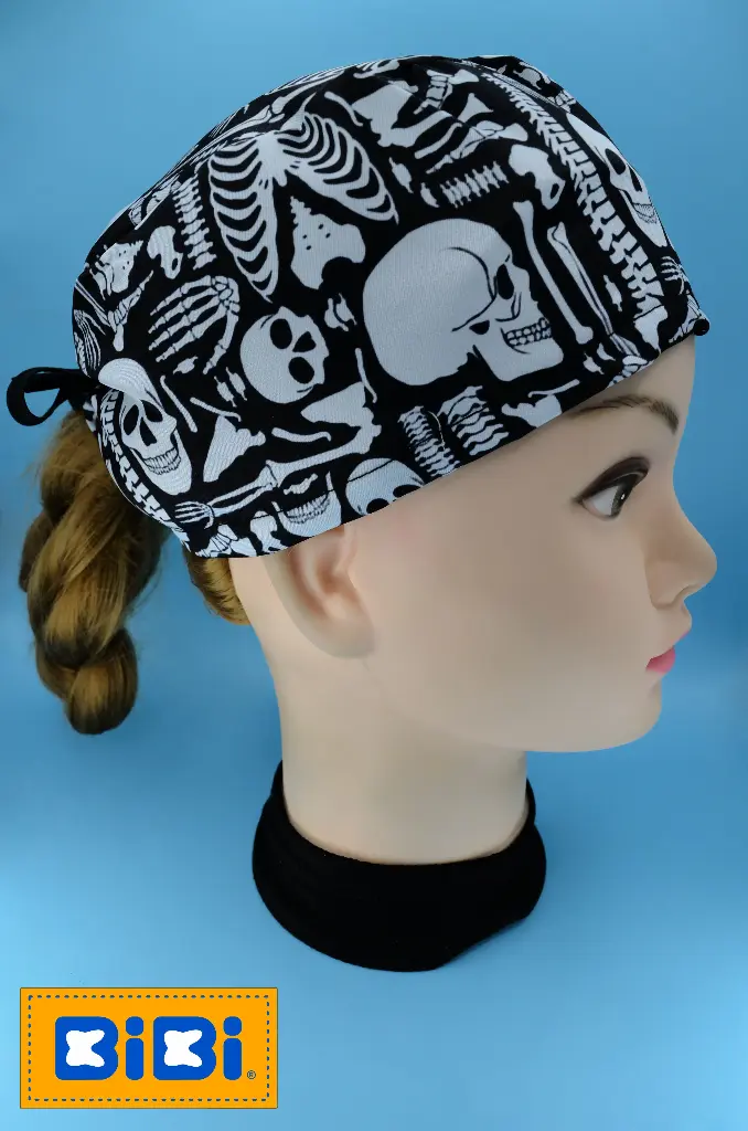 Ortopedia, fondo negro (Gorro Corto (Medidas: 9.5 cm de altura, 58 cm de circunferencia, con cintas para amarrar))