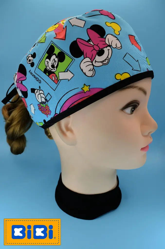 Mickey & Minnie, fondo turquesa (Gorro Corto (Medidas: 9.5 cm de altura, 58 cm de circunferencia, con cintas para amarrar))