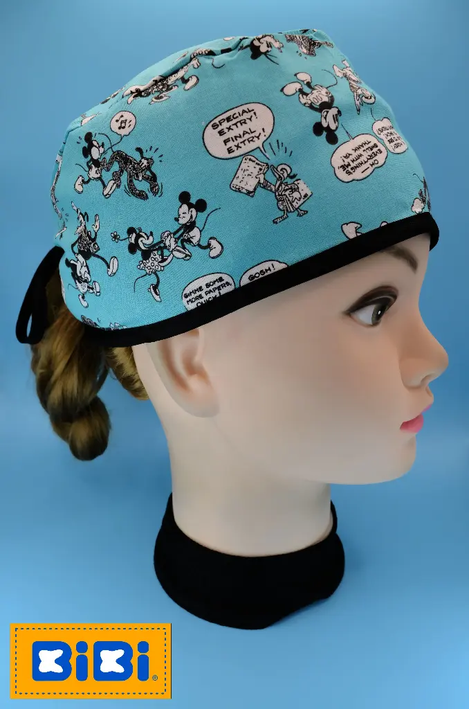Mickey Mouse clásico, fondo azul (Gorro Corto (Medidas: 9.5 cm de altura, 58 cm de circunferencia, con cintas para amarrar))
