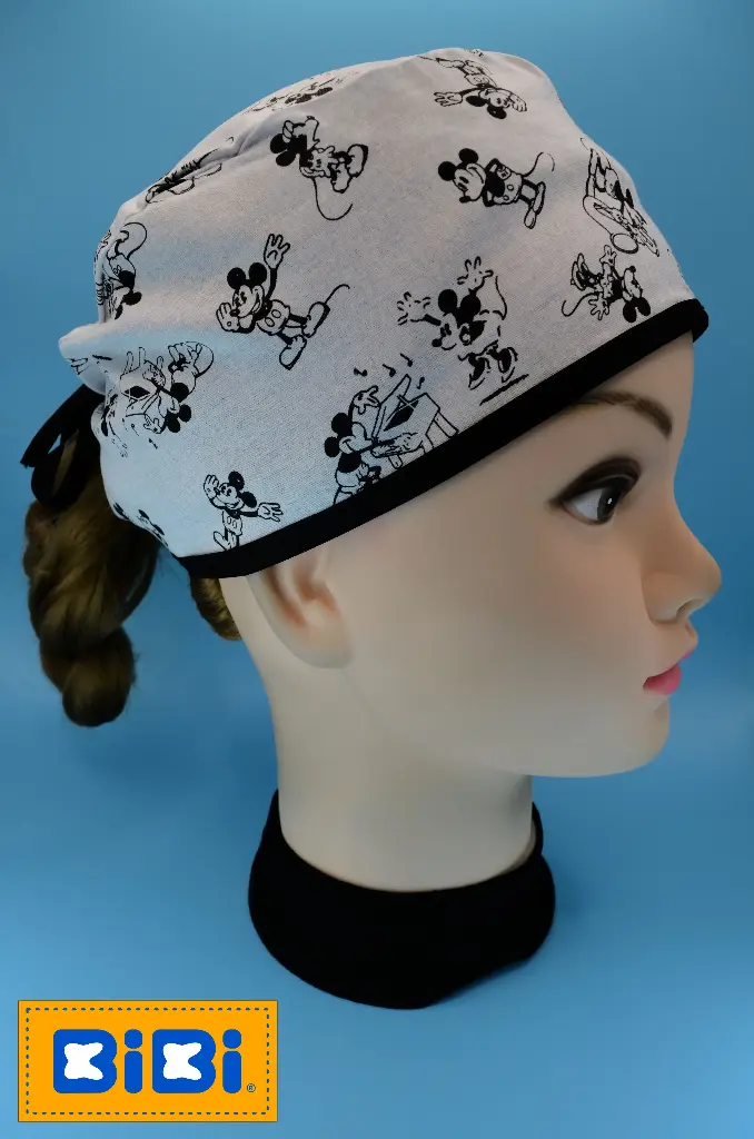 Mickey Mouse clásico, blanco y negro (Gorro Corto (Medidas: 9.5 cm de altura, 58 cm de circunferencia, con cintas para amarrar))