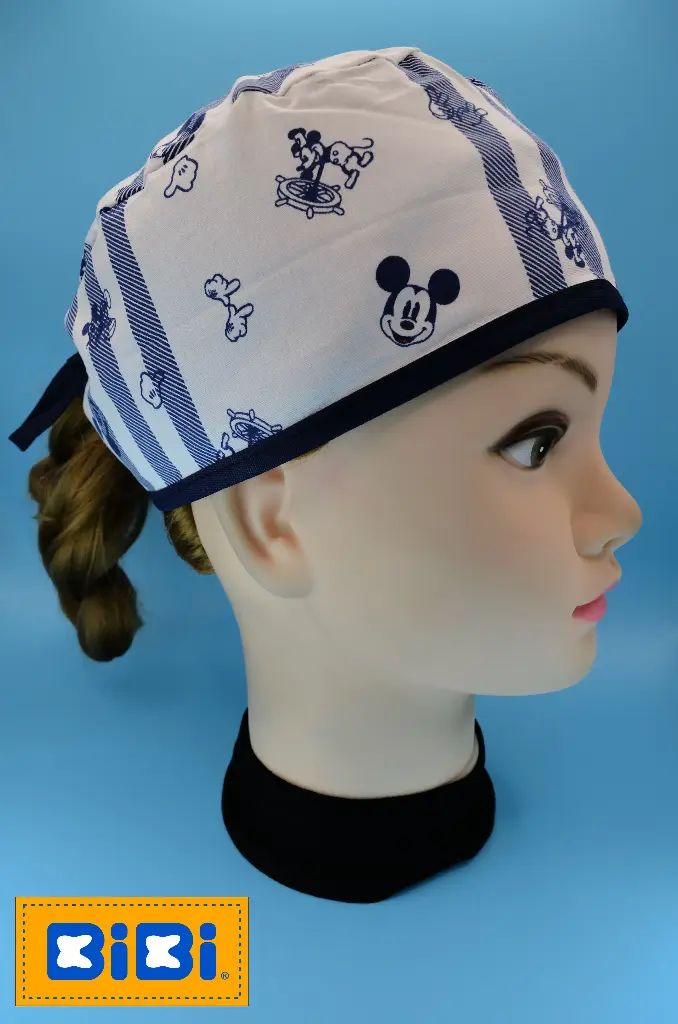 Mickey Mouse, fondo blanco con líneas azules (Gorro Corto (Medidas: 9.5 cm de altura, 58 cm de circunferencia, con cintas para amarrar))