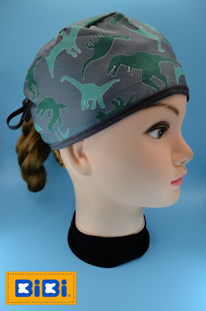 Dinosaurios Verdes Fondo Gris (Gorro Corto (Medidas: 9.5 cm de altura, 58 cm de circunferencia, con cintas para amarrar))