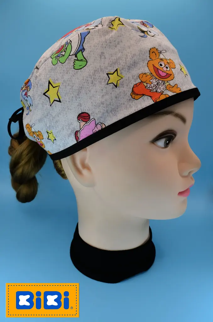 Muppets kawaii, fondo gris (Gorro Corto (Medidas: 9.5 cm de altura, 58 cm de circunferencia, con cintas para amarrar))