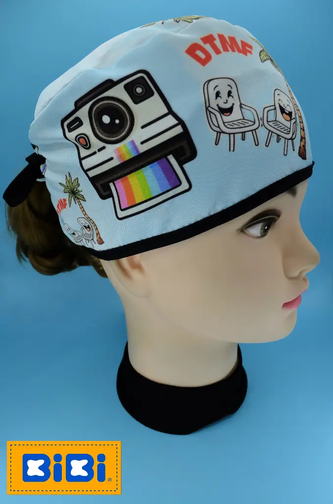 DTMF Bad Bunny (Gorro Corto (Medidas: 9.5 cm de altura, 58 cm de circunferencia, con cintas para amarrar))
