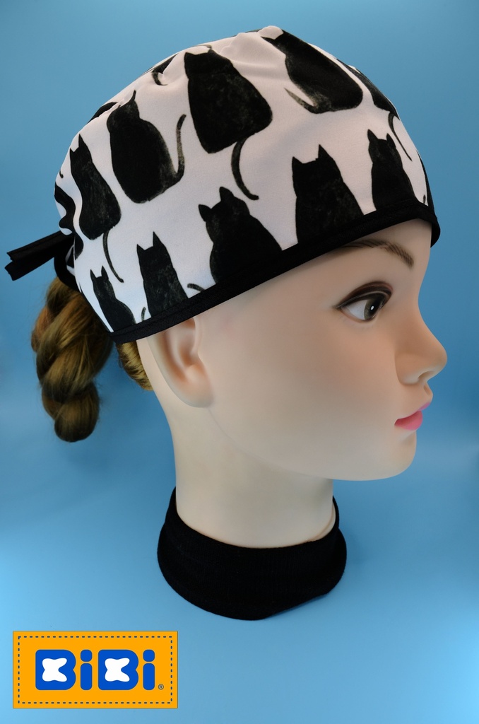 Gatos de Espalda Fondo Blanco (Gorro Corto (Medidas: 9.5 cm de altura, 58 cm de circunferencia, con cintas para amarrar))