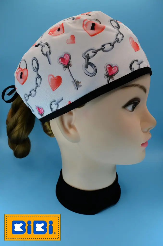 Corazones y cadenas (Gorro Corto (Medidas: 9.5 cm de altura, 58 cm de circunferencia, con cintas para amarrar))
