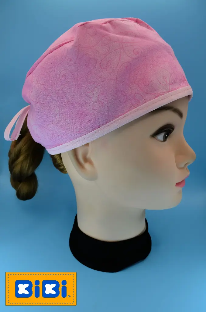 Lineas de corazones, fondo rosa (Gorro Corto (Medidas: 9.5 cm de altura, 58 cm de circunferencia, con cintas para amarrar))