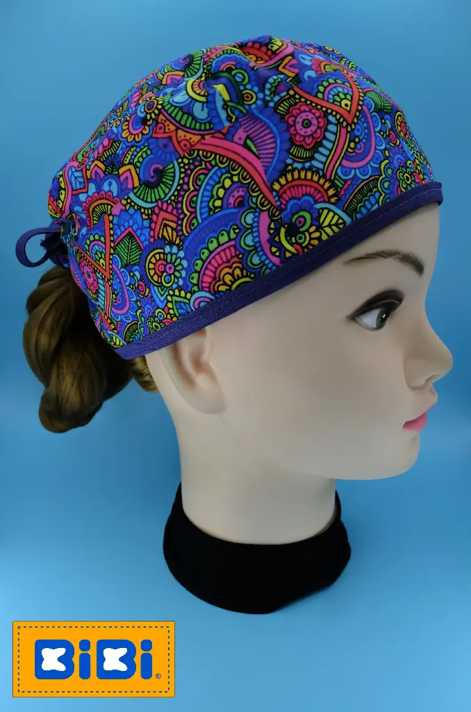 Mandalas de colores (Gorro Corto (Medidas: 9.5 cm de altura, 58 cm de circunferencia, con cintas para amarrar))