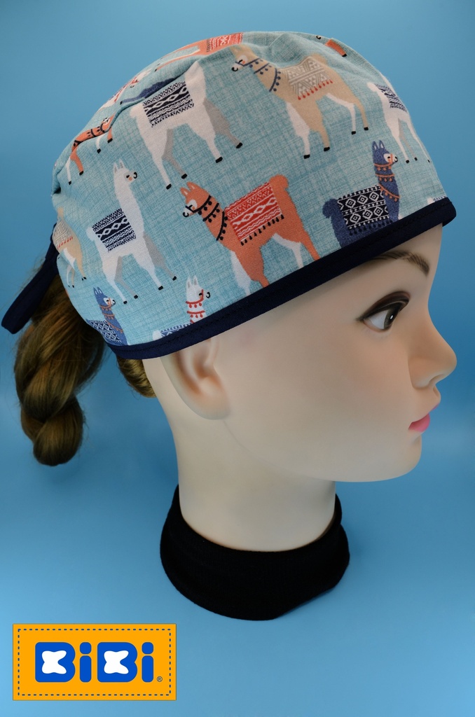 Llamas Fondo Azul Cielo (Gorro Corto (Medidas: 9.5 cm de altura, 58 cm de circunferencia, con cintas para amarrar))