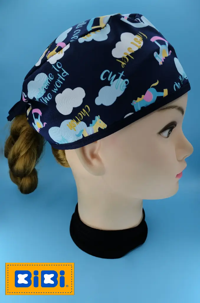 Nubes cute (Gorro Corto (Medidas: 9.5 cm de altura, 58 cm de circunferencia, con cintas para amarrar))