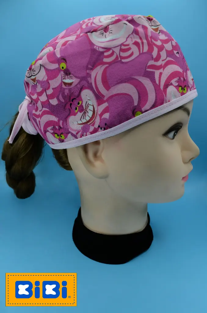Gato Sonriente (Gorro Corto (Medidas: 9.5 cm de altura, 58 cm de circunferencia, con cintas para amarrar))