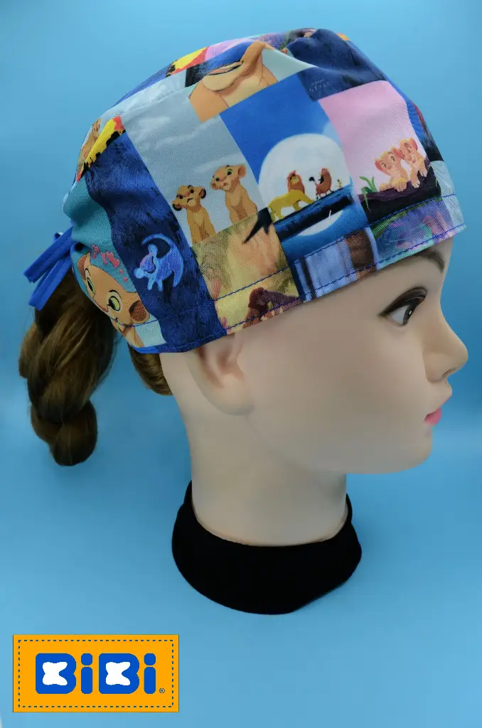 Rey León Cuadros (Gorro Corto (Medidas: 9.5 cm de altura, 58 cm de circunferencia, con cintas para amarrar))