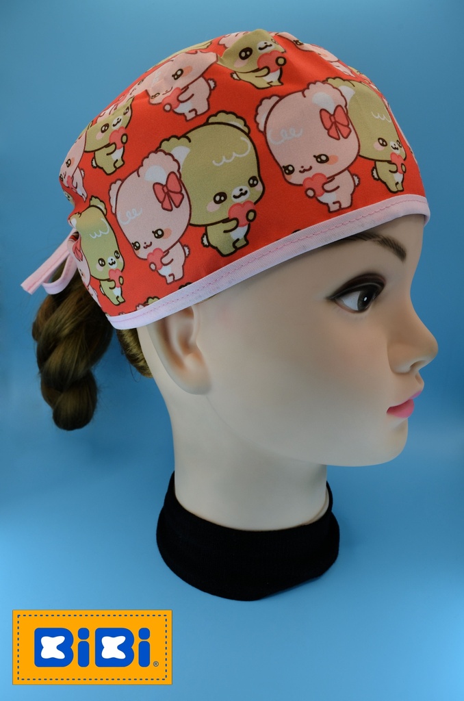 Ositos Románticos Fondo Rojo (Gorro Corto (Medidas: 9.5 cm de altura, 58 cm de circunferencia, con cintas para amarrar))