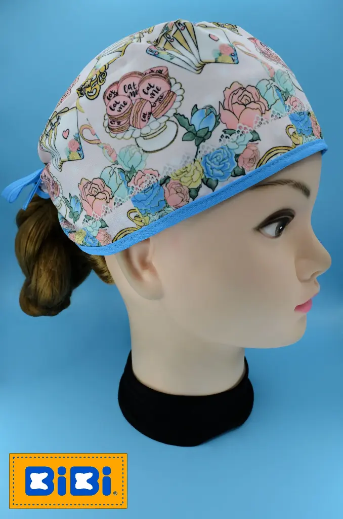 Cartas y flores Alicia (Gorro Corto (Medidas: 9.5 cm de altura, 58 cm de circunferencia, con cintas para amarrar))