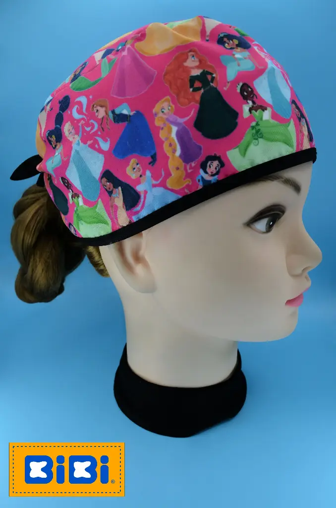Princesas stickers (Gorro Corto (Medidas: 9.5 cm de altura, 58 cm de circunferencia, con cintas para amarrar))