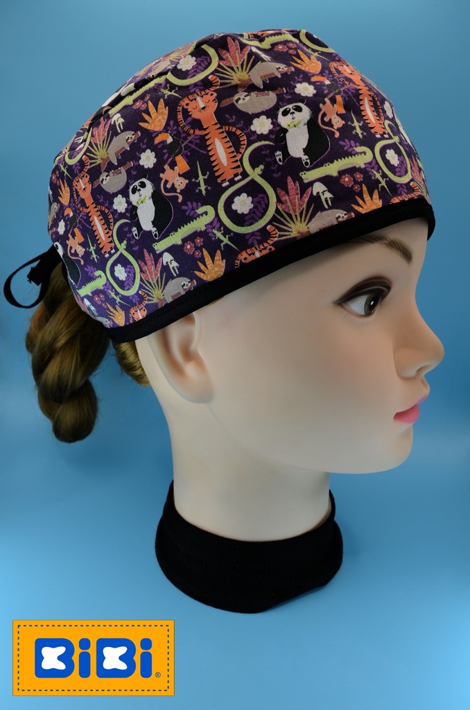 Pandas Fondo Morado (Gorro Corto (Medidas: 9.5 cm de altura, 58 cm de circunferencia, con cintas para amarrar))