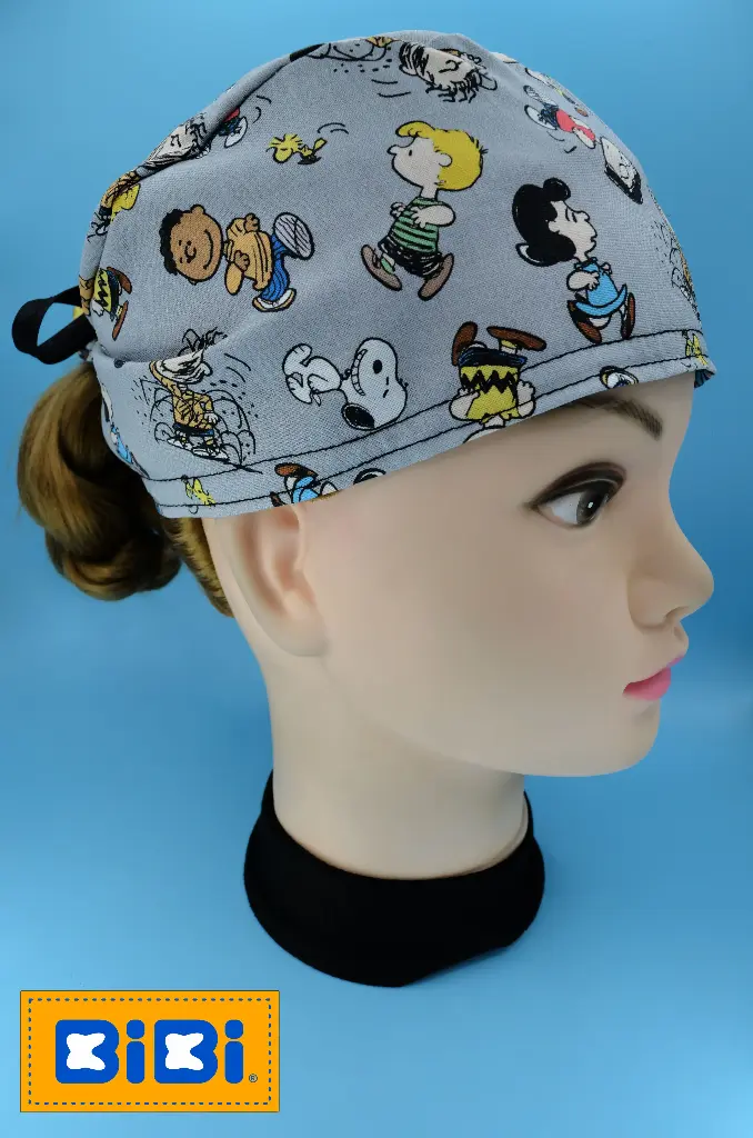 Charlie Brown (Gorro Corto (Medidas: 9.5 cm de altura, 58 cm de circunferencia, con cintas para amarrar))