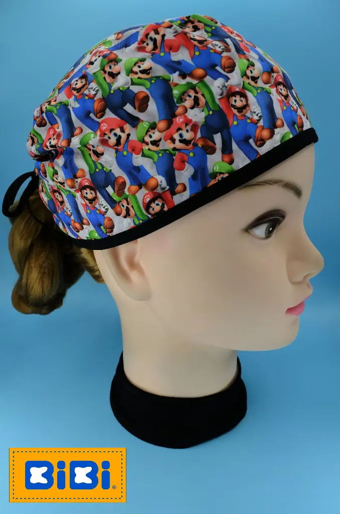 Mario Bros (Gorro Corto (Medidas: 9.5 cm de altura, 58 cm de circunferencia, con cintas para amarrar))