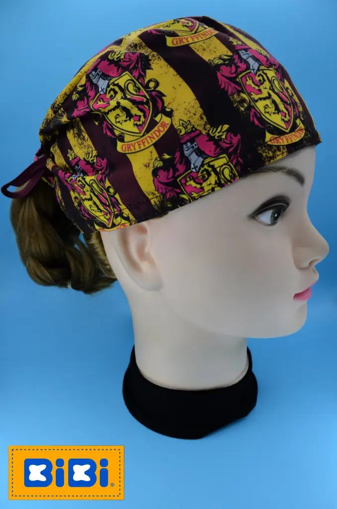 Casa colegio de magia (Gorro Corto (Medidas: 9.5 cm de altura, 58 cm de circunferencia, con cintas para amarrar))