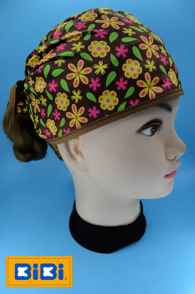 Flores fosforescentes, fondo café (Gorro Corto (Medidas: 9.5 cm de altura, 58 cm de circunferencia, con cintas para amarrar))