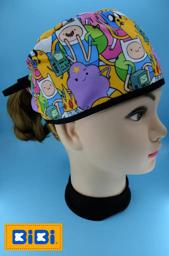 Hora de aventura personajes (Gorro Corto (Medidas: 9.5 cm de altura, 58 cm de circunferencia, con cintas para amarrar))