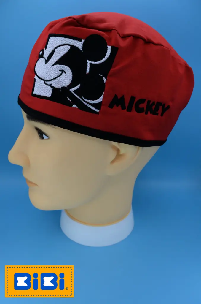 Mickey blanco y negro (Gorro Corto (Medidas: 9.5 cm de altura, 58 cm de circunferencia, con cintas para amarrar))