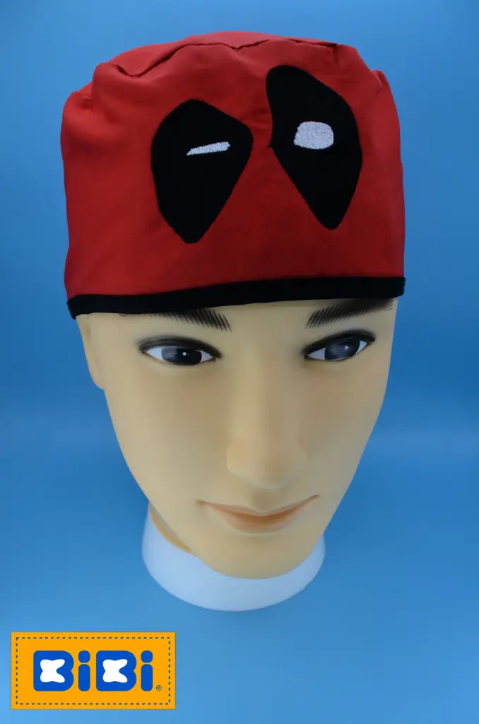 Deadpool mask (Gorro Corto (Medidas: 9.5 cm de altura, 58 cm de circunferencia, con cintas para amarrar))