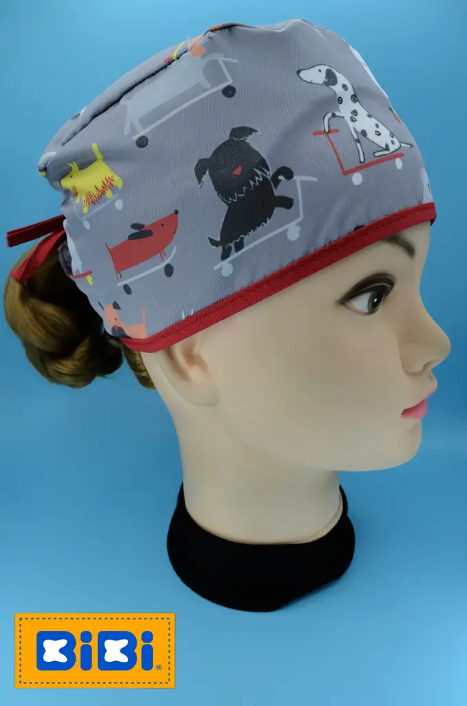 Perritos patinando (Gorro Corto (Medidas: 9.5 cm de altura, 58 cm de circunferencia, con cintas para amarrar))