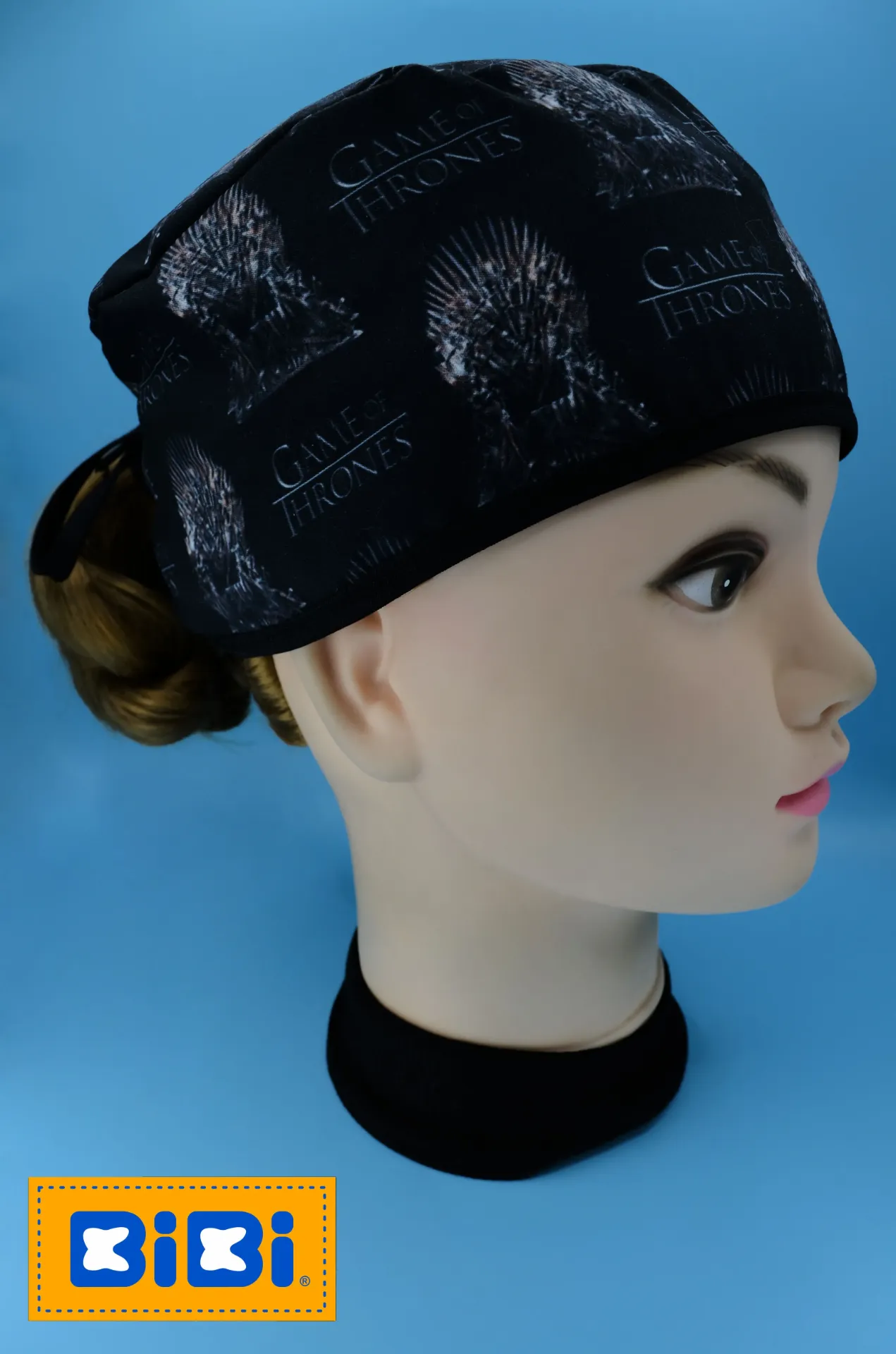 Game of Thrones, fondo negro (Gorro Corto (Medidas: 9.5 cm de altura, 58 cm de circunferencia, con cintas para amarrar))