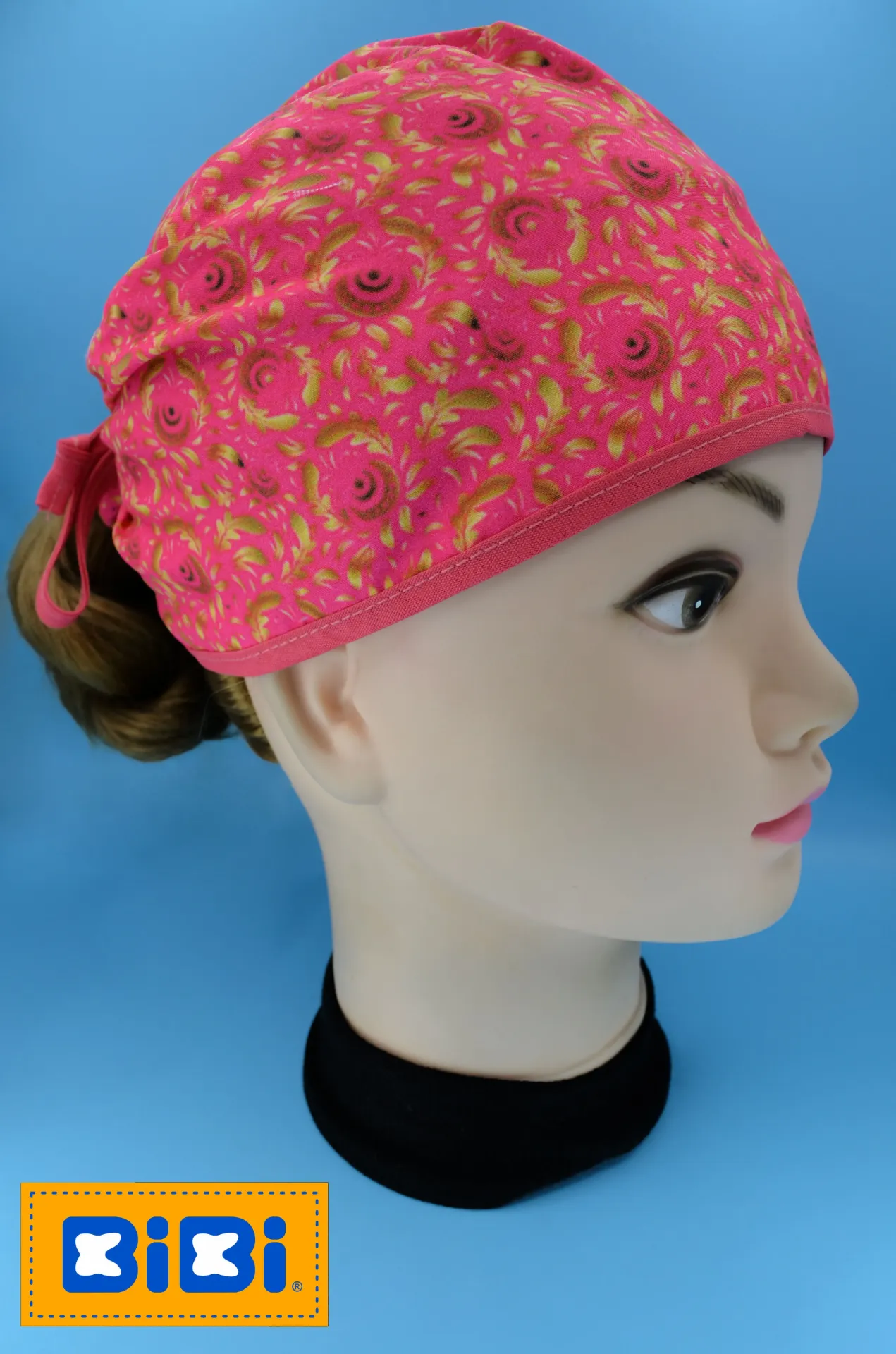 Flores doradas, fondo rosa (Gorro Corto (Medidas: 9.5 cm de altura, 58 cm de circunferencia, con cintas para amarrar))