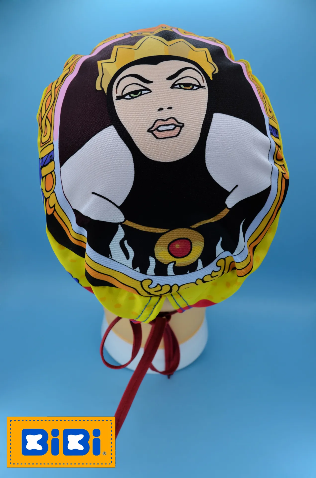 Princesa Manzana (Gorro Corto (Medidas: 9.5 cm de altura, 58 cm de circunferencia, con cintas para amarrar))