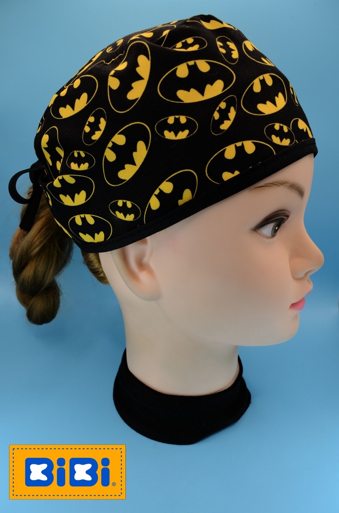 Batman logo fondo negro (Gorro Corto (Medidas: 9.5 cm de altura, 58 cm de circunferencia, con cintas para amarrar))