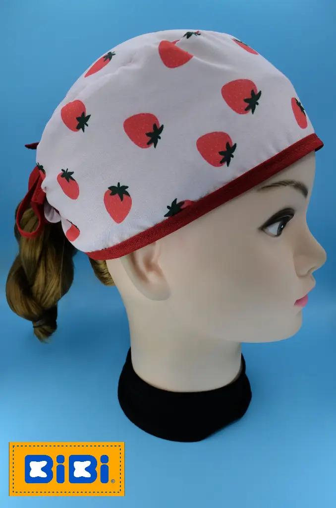 Fresas (Gorro Corto (Medidas: 9.5 cm de altura, 58 cm de circunferencia, con cintas para amarrar))