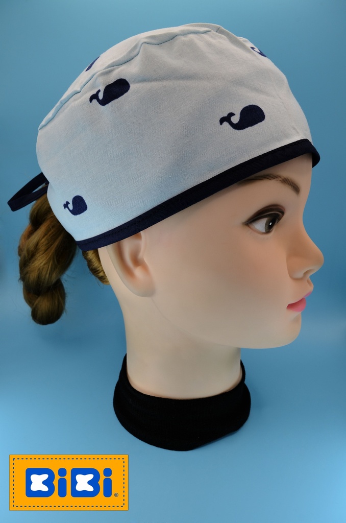 Ballenas Fondo Azul Cielo (Gorro Corto (Medidas: 9.5 cm de altura, 58 cm de circunferencia, con cintas para amarrar))