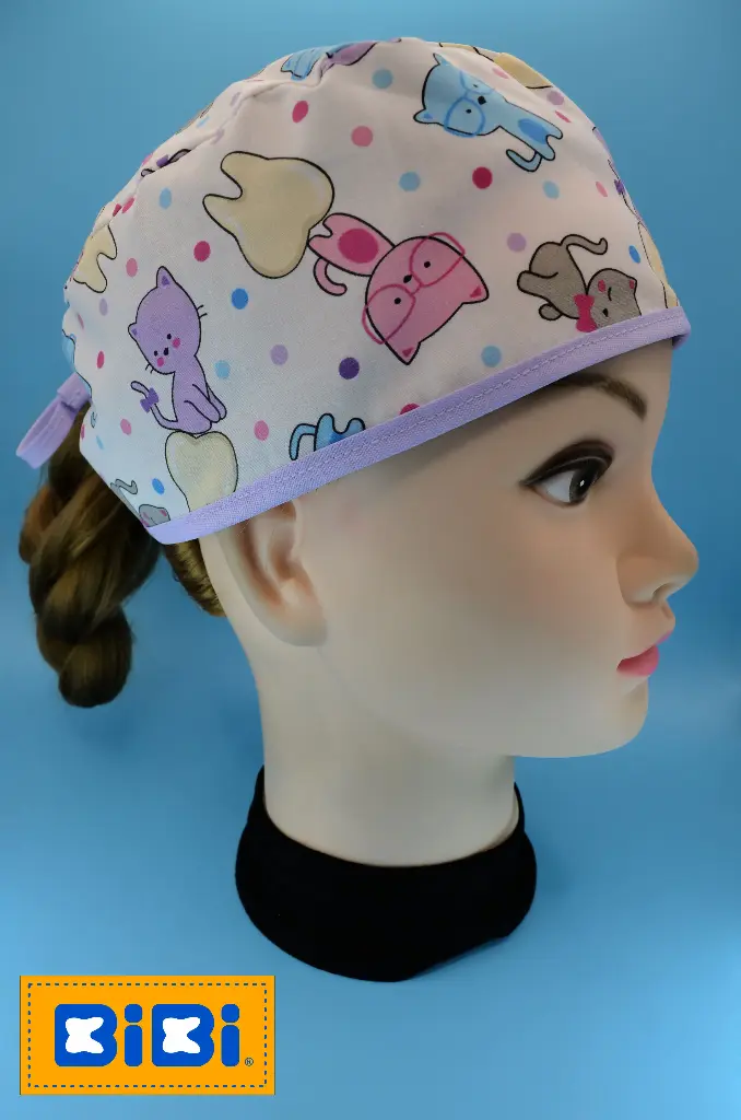 Dientes con gatos, fondo blanco (Gorro Corto (Medidas: 9.5 cm de altura, 58 cm de circunferencia, con cintas para amarrar))