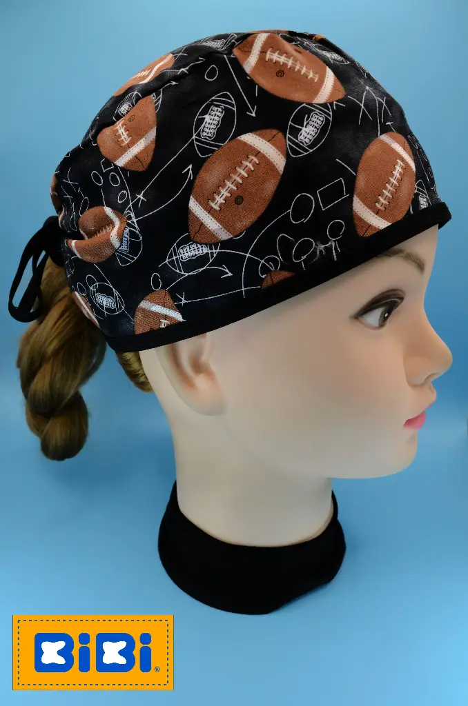 Balón fútbol americano, fondo negro (Gorro Corto (Medidas: 9.5 cm de altura, 58 cm de circunferencia, con cintas para amarrar))